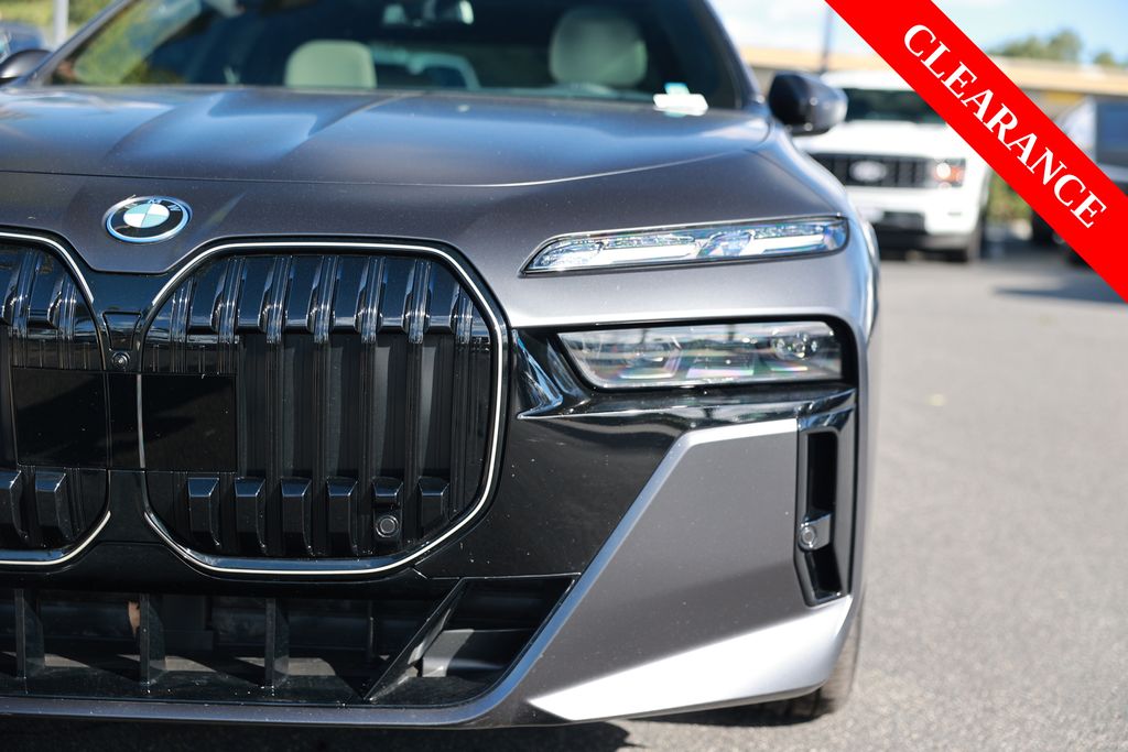 2025 BMW i7 xDrive60 photo 4