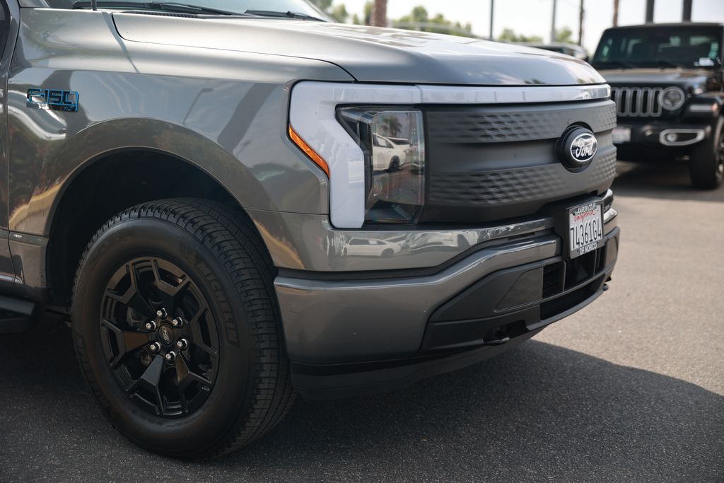 2025 Ford F-150 Lightning XLT photo 6