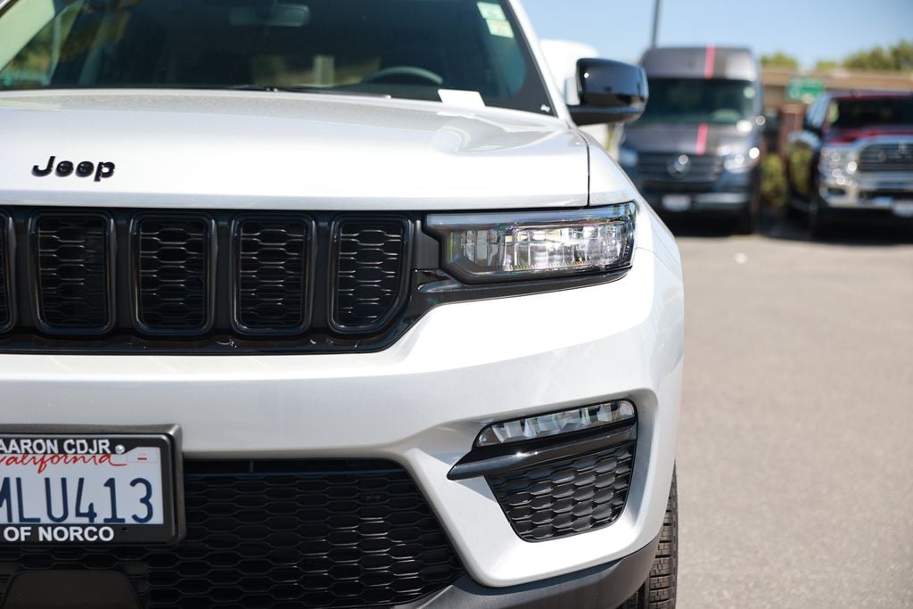 2024 Jeep Grand Cherokee Limited photo 4