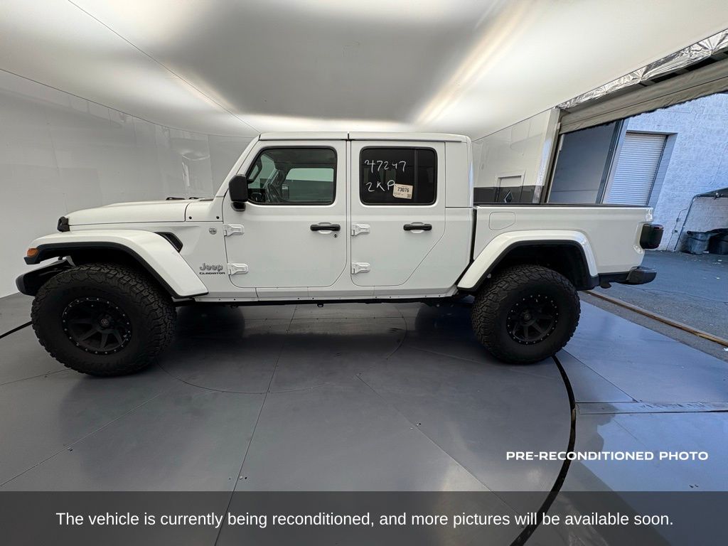 2020 Jeep Gladiator Overland photo 2