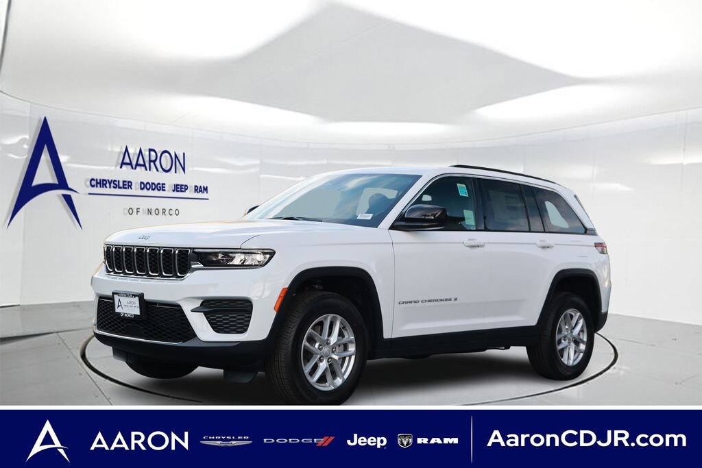 New 2026 Jeep Grand Cherokee Laredo Sport Utility