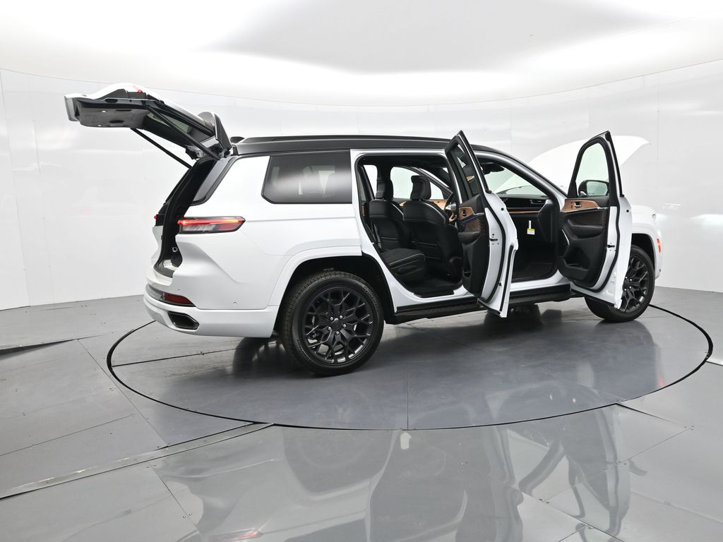 2025 Jeep Grand Cherokee L Summit Reserve photo 4