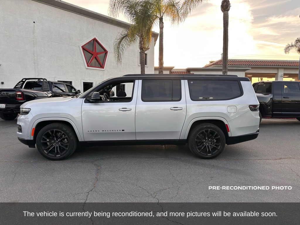 2023 Jeep Grand Wagoneer L Series III photo 2