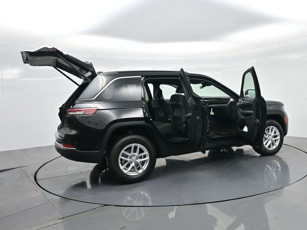 New 2025 Jeep Grand Cherokee Laredo Sport Utility