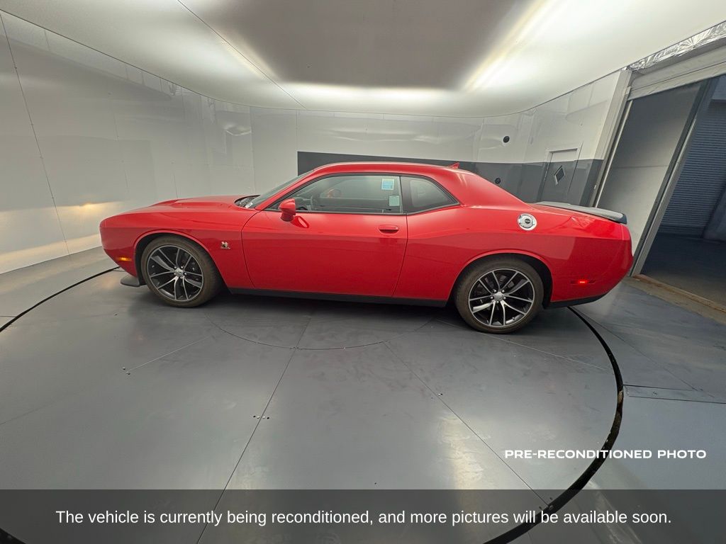 2015 Dodge Challenger R/T Scat Pack photo 2