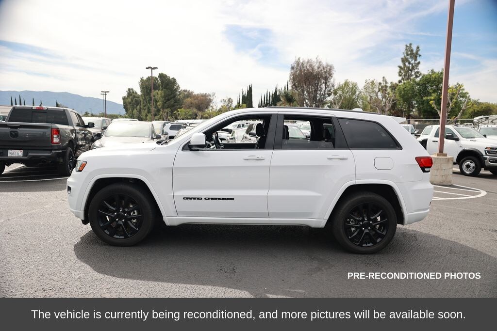 Used 2021 Jeep Grand Cherokee Laredo SUV