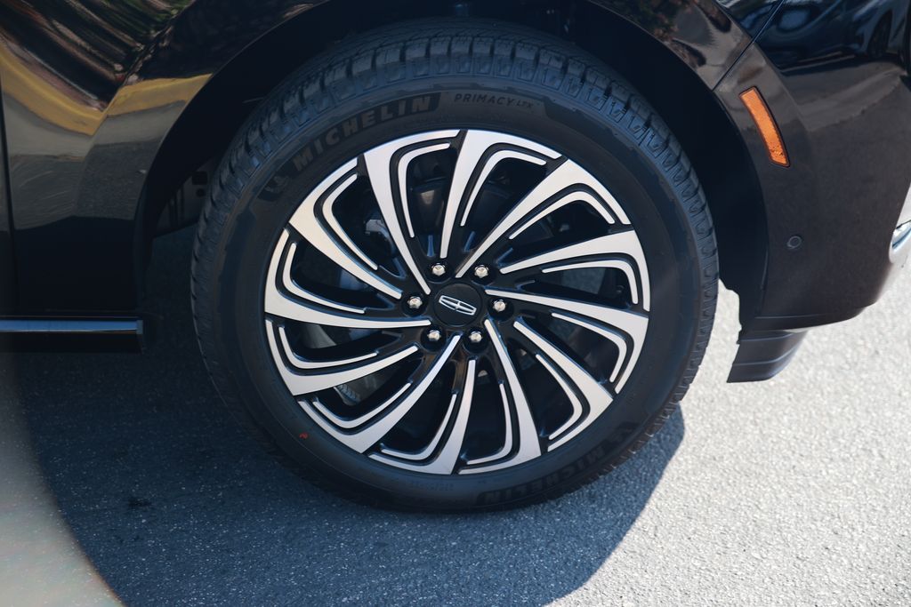2025 Lincoln Navigator Black Label photo 3