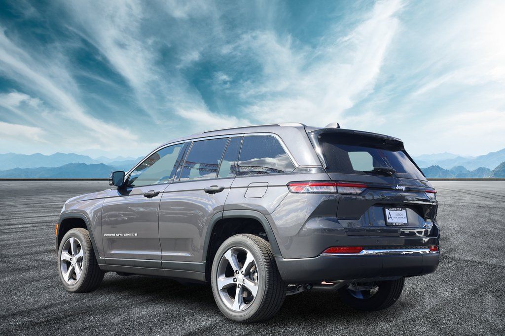 2024 Jeep Grand Cherokee Limited photo 2