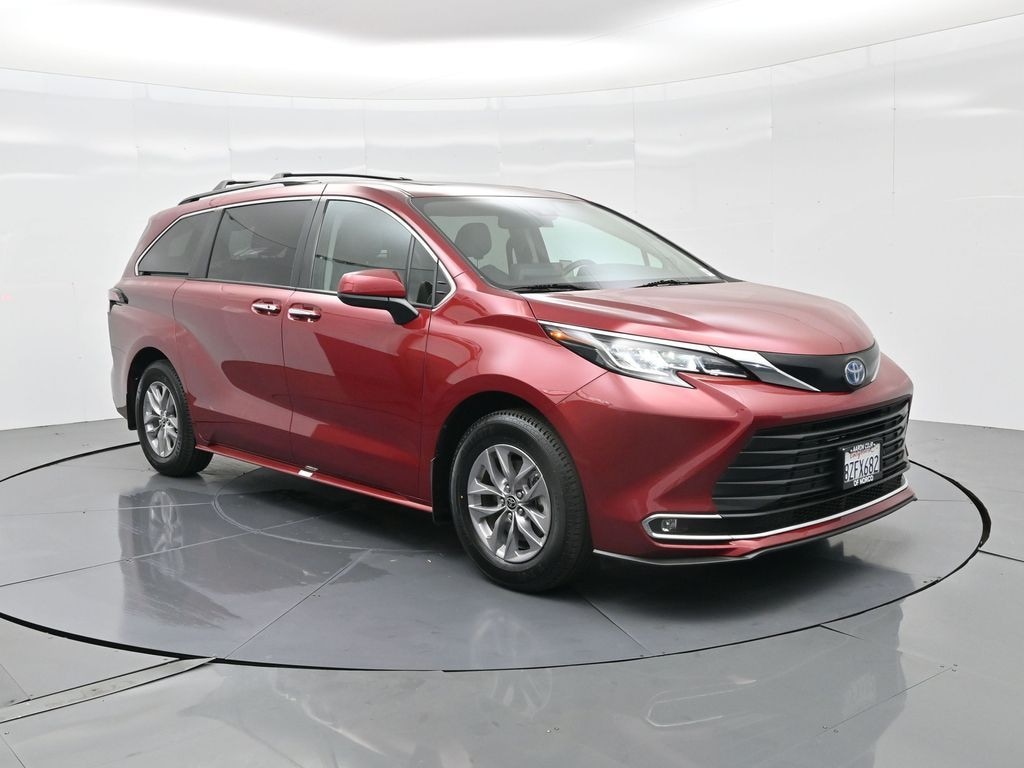 Used 2022 Toyota Sienna XLE 8 Passenger Van Passenger Van