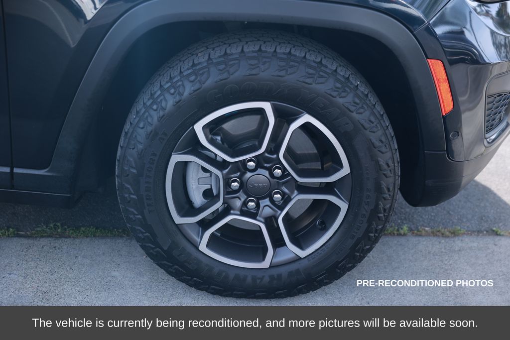 2022 Jeep Grand Cherokee 4xe Trailhawk photo 3