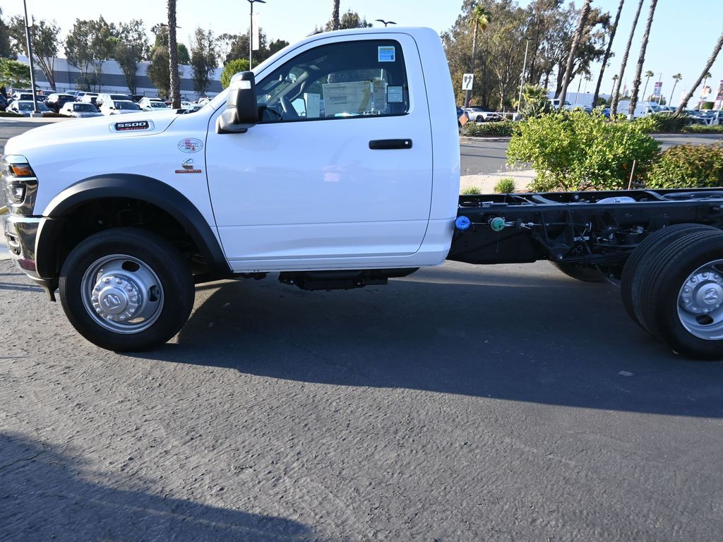2025 Ram 5500 Tradesman photo 3