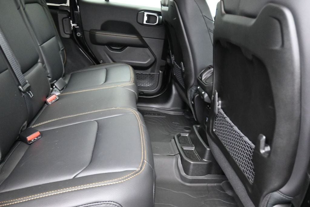 2025 Jeep Wrangler 4-Door Sahara - Photo 16