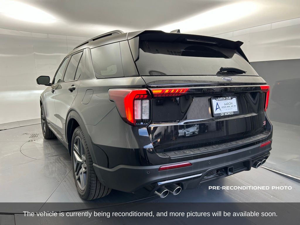 2025 Ford Explorer ST photo 3