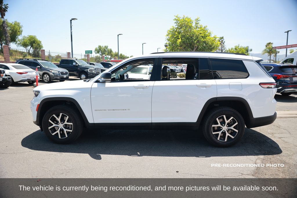 2023 Jeep Grand Cherokee L Limited photo 2