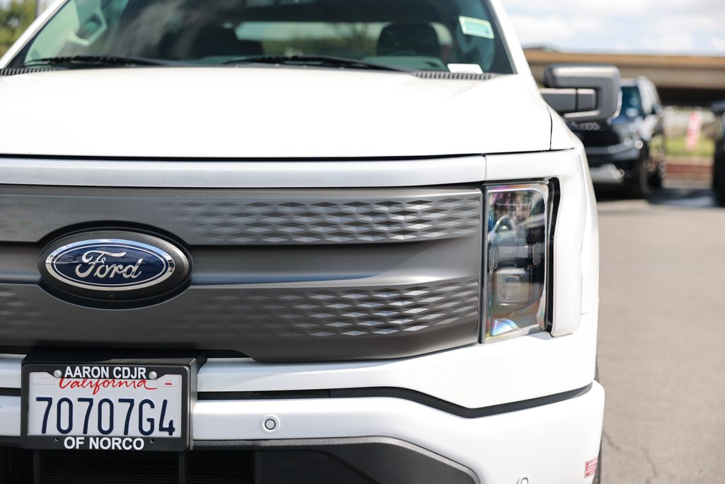 2023 Ford F-150 Lightning photo 4