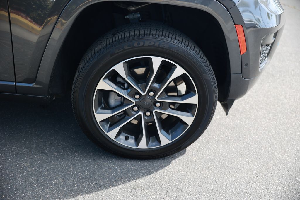 2023 Jeep Grand Cherokee 4xe Overland photo 3