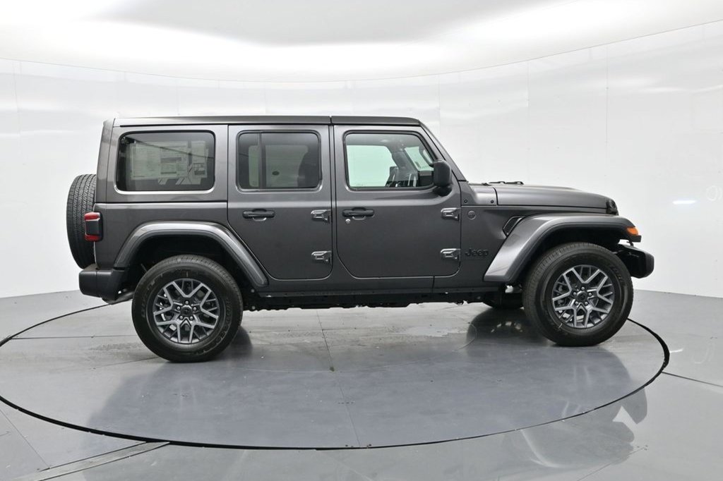 2025 Jeep Wrangler 4-Door Sahara - Photo 3