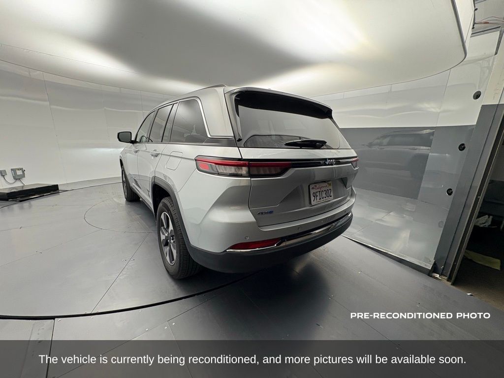 2023 Jeep Cherokee Base photo 3