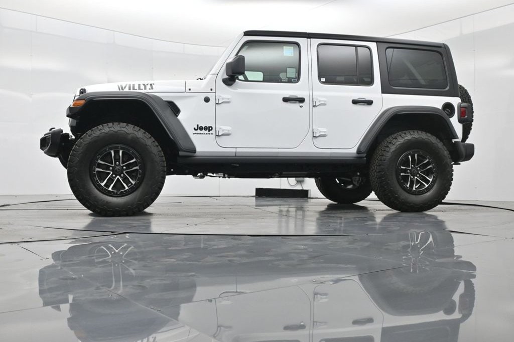 2025 Jeep Wrangler 4-Door Willys - Photo 13