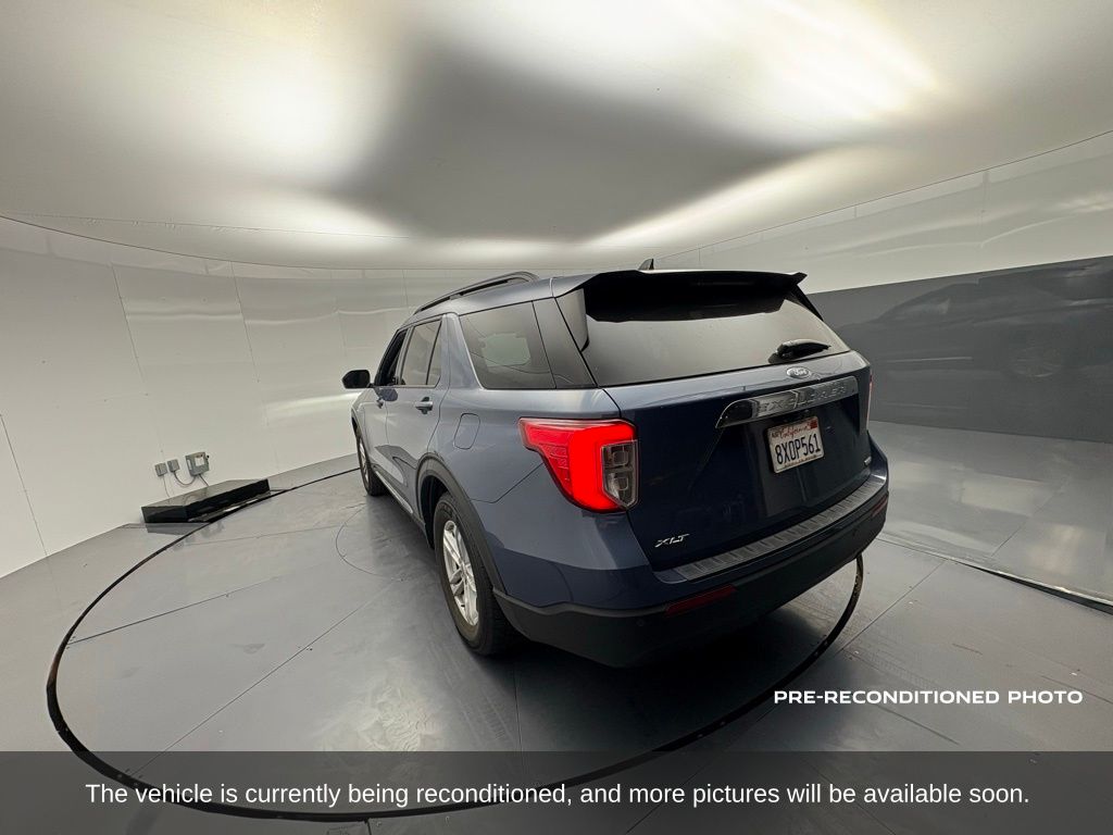 2021 Ford Explorer XLT photo 2