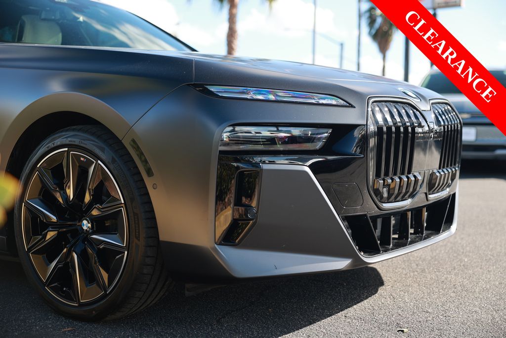 2025 BMW i7 xDrive60 photo 6