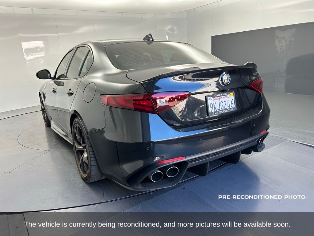 2020 Alfa Romeo Giulia Quadrifoglio photo 3
