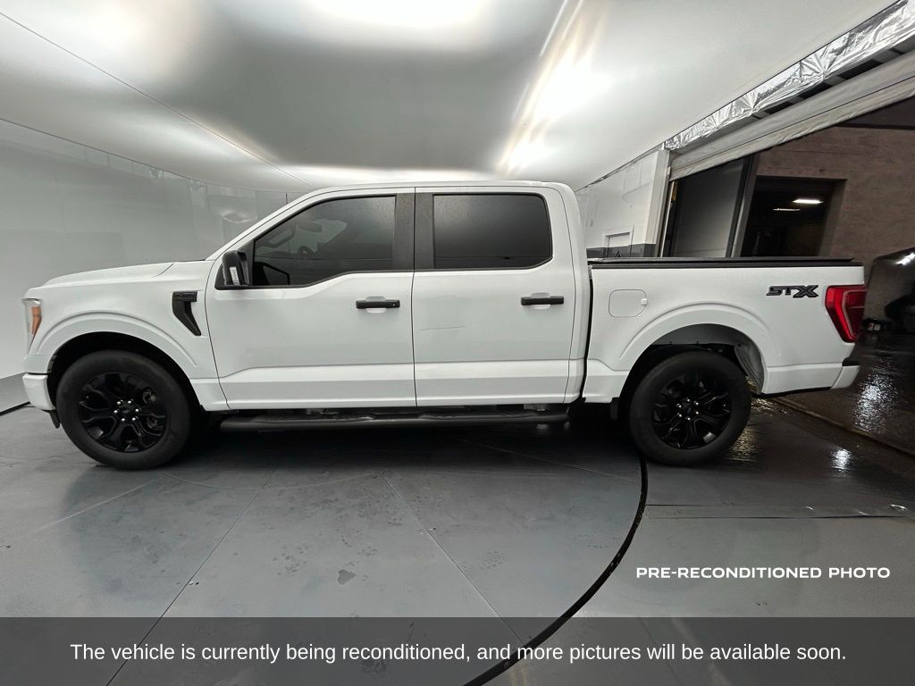 2022 Ford F-150 XL photo 2