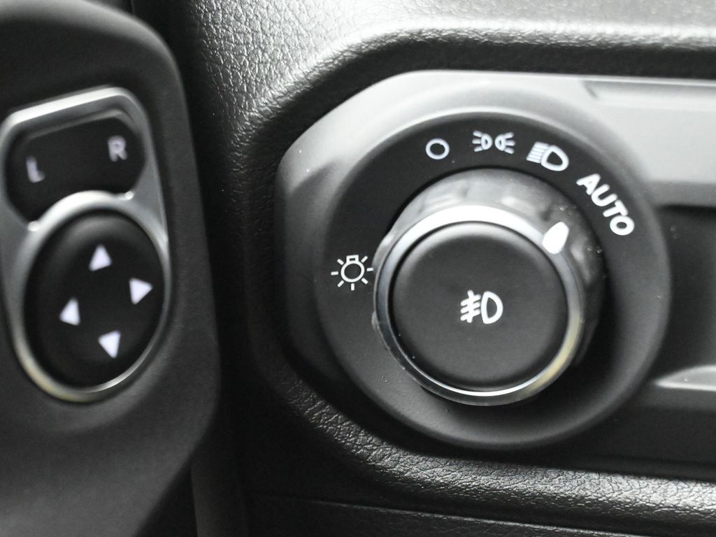 2025 Jeep Wrangler 4-Door Willys - Photo 24