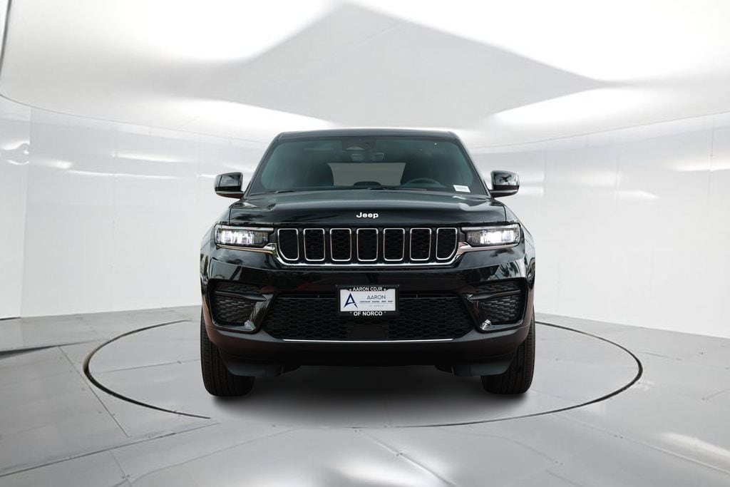 New 2025 Jeep Grand Cherokee Laredo Sport Utility