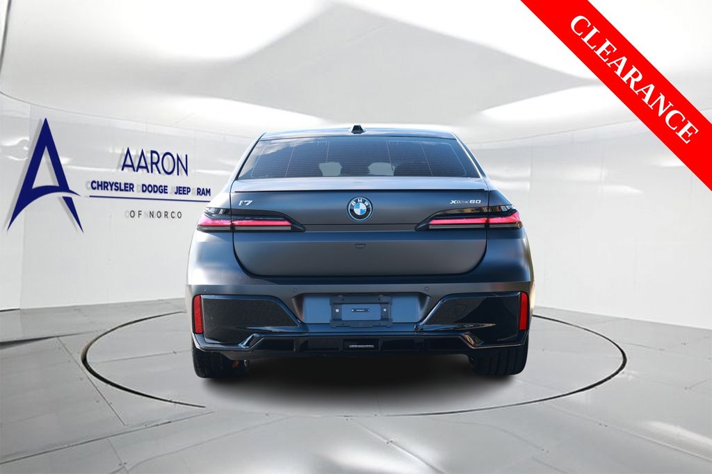 2025 BMW i7 xDrive60 photo 2
