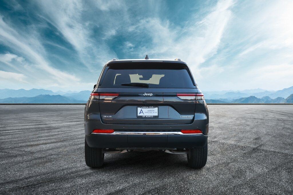 Used 2025 Jeep Grand Cherokee Laredo SUV