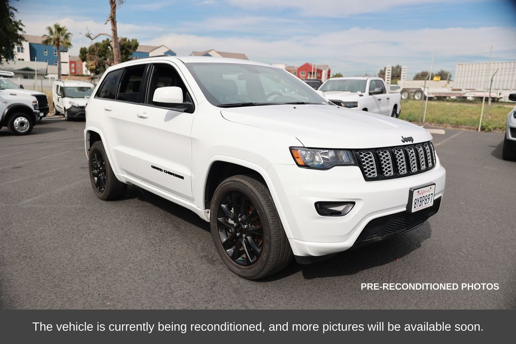 2021 Jeep Grand Cherokee Laredo photo 3