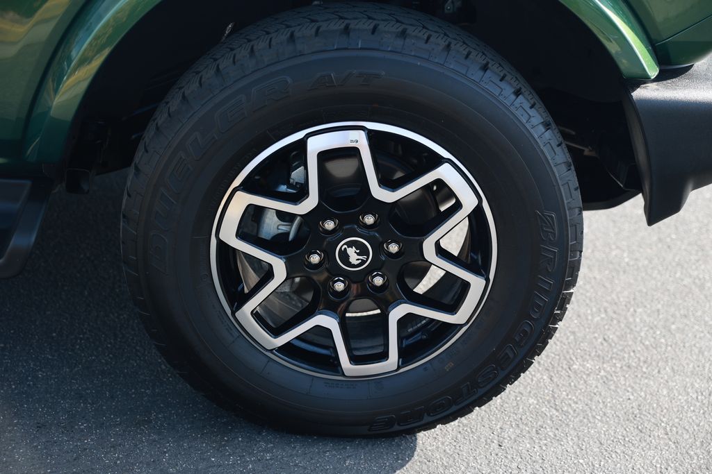 2025 Ford Bronco Outer Banks photo 3