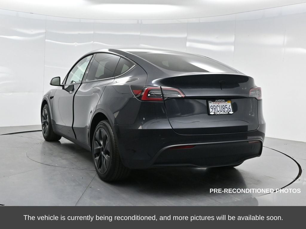 2025 Tesla Model Y Long Range photo 3