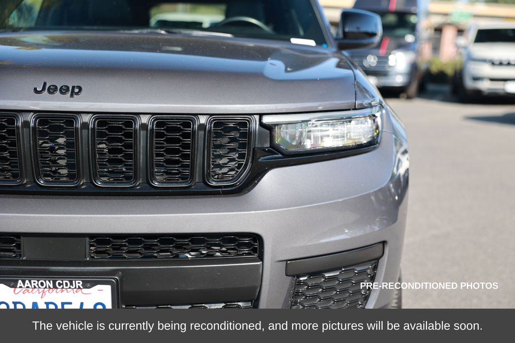 2022 Jeep New Grand Cherokee Laredo photo 4
