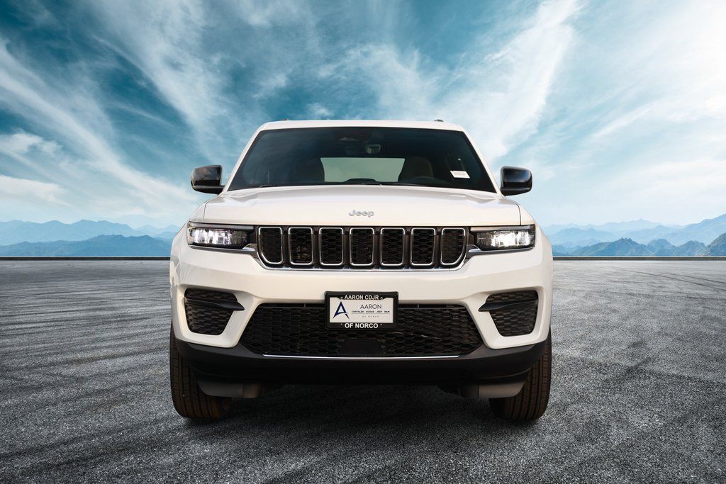 2025 Jeep Grand Cherokee Laredo X photo 4