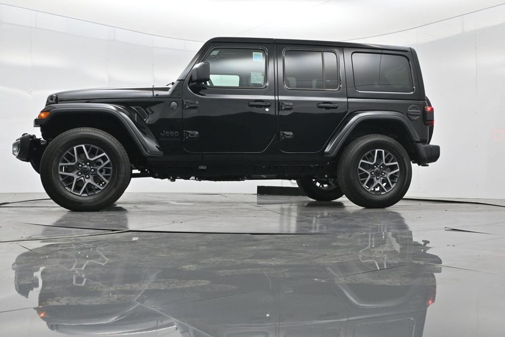 2025 Jeep Wrangler 4-Door Sahara - Photo 37