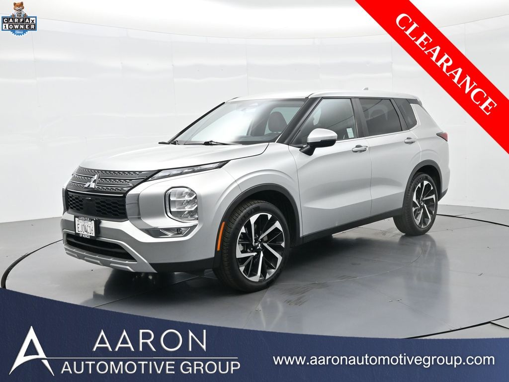 2023 Mitsubishi Outlander SE Special Edition's photo