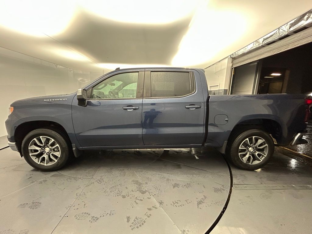 2022 Chevrolet Silverado 1500 photo 2