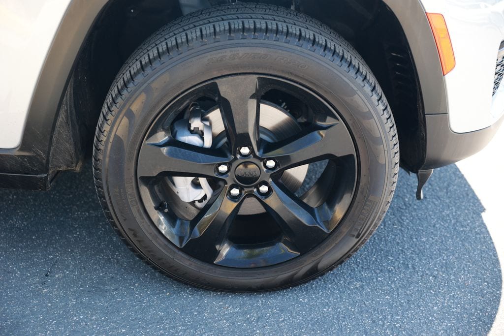 2024 Jeep Grand Cherokee Limited photo 3