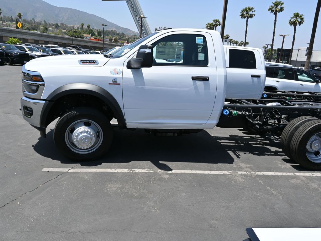 2025 Ram 5500 Tradesman photo 3