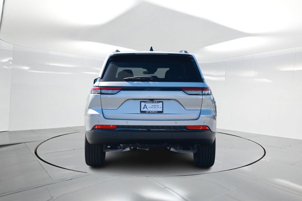 2025 Jeep Grand Cherokee Altitude photo 3