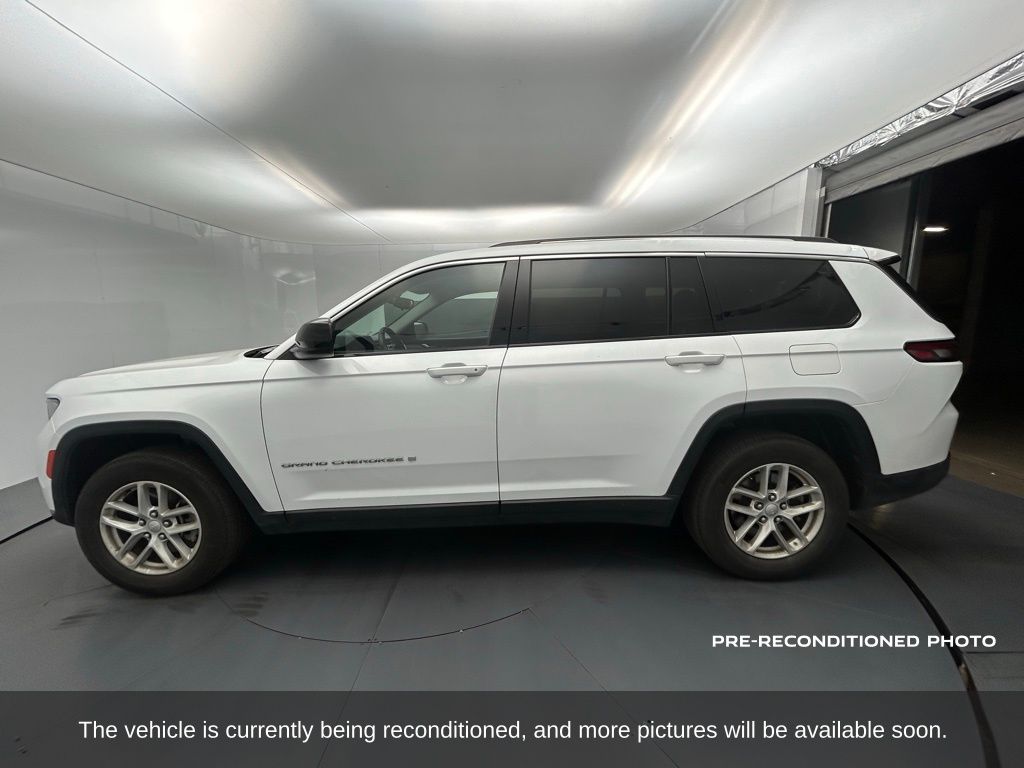 2023 Jeep Grand Cherokee Laredo photo 2
