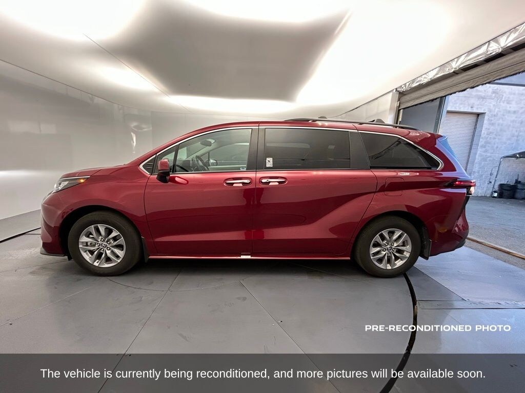 Used 2022 Toyota Sienna XLE 8 Passenger Van Passenger Van