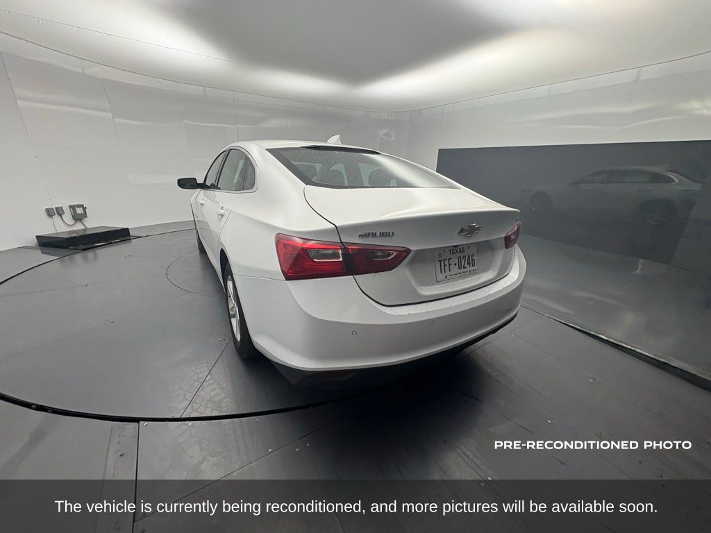 2024 Chevrolet Malibu 1LT photo 3