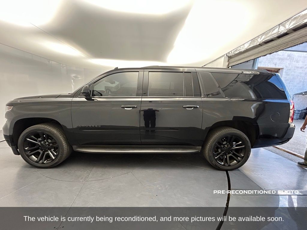 2019 Chevrolet Suburban LT photo 2