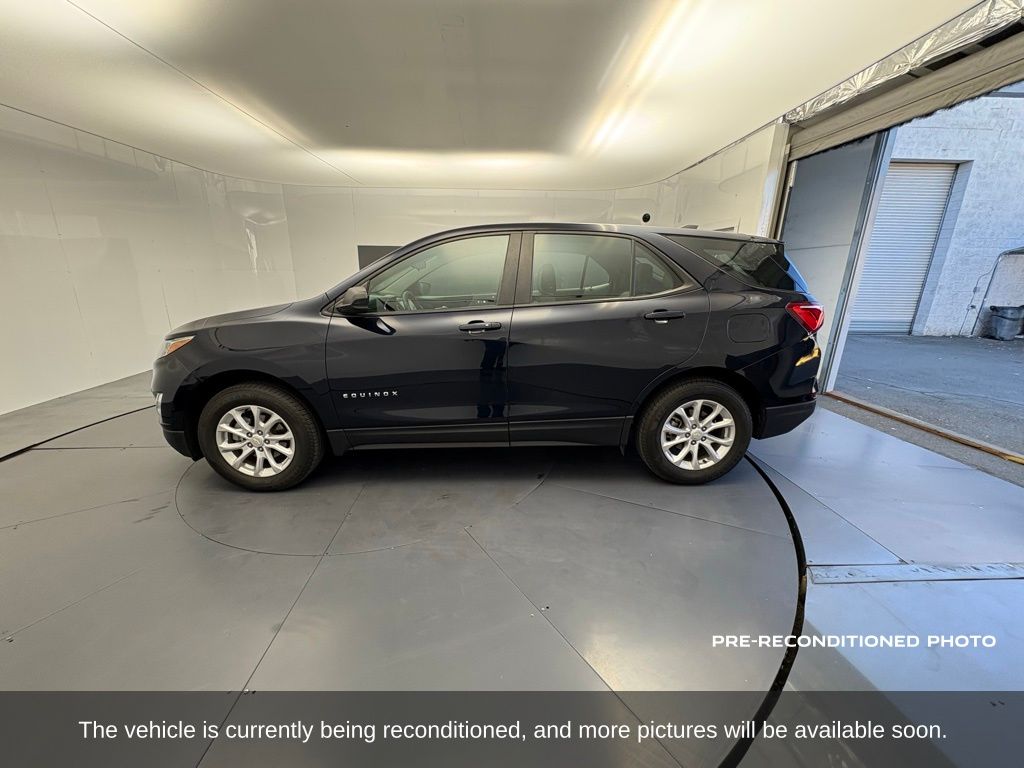 2021 Chevrolet Equinox LS photo 2
