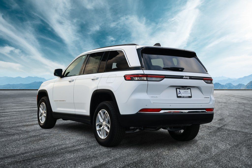 2025 Jeep Grand Cherokee Laredo X photo 2