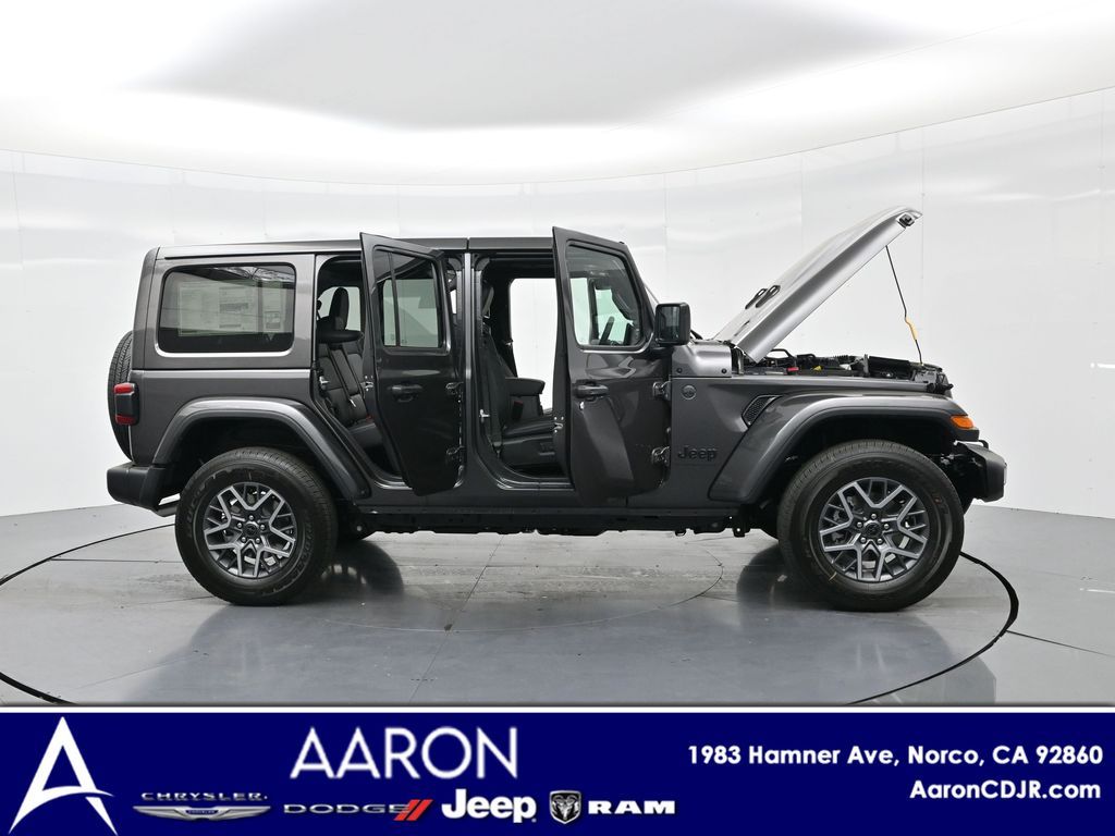 2025 Jeep Wrangler Sahara photo 3