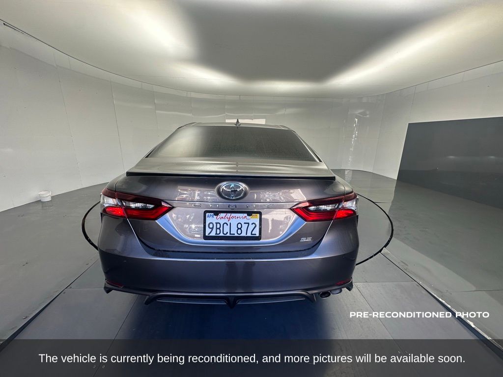 2022 Toyota Camry SE photo 4